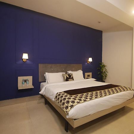 Virohaa Garden Hotel Ghaziabad Esterno foto