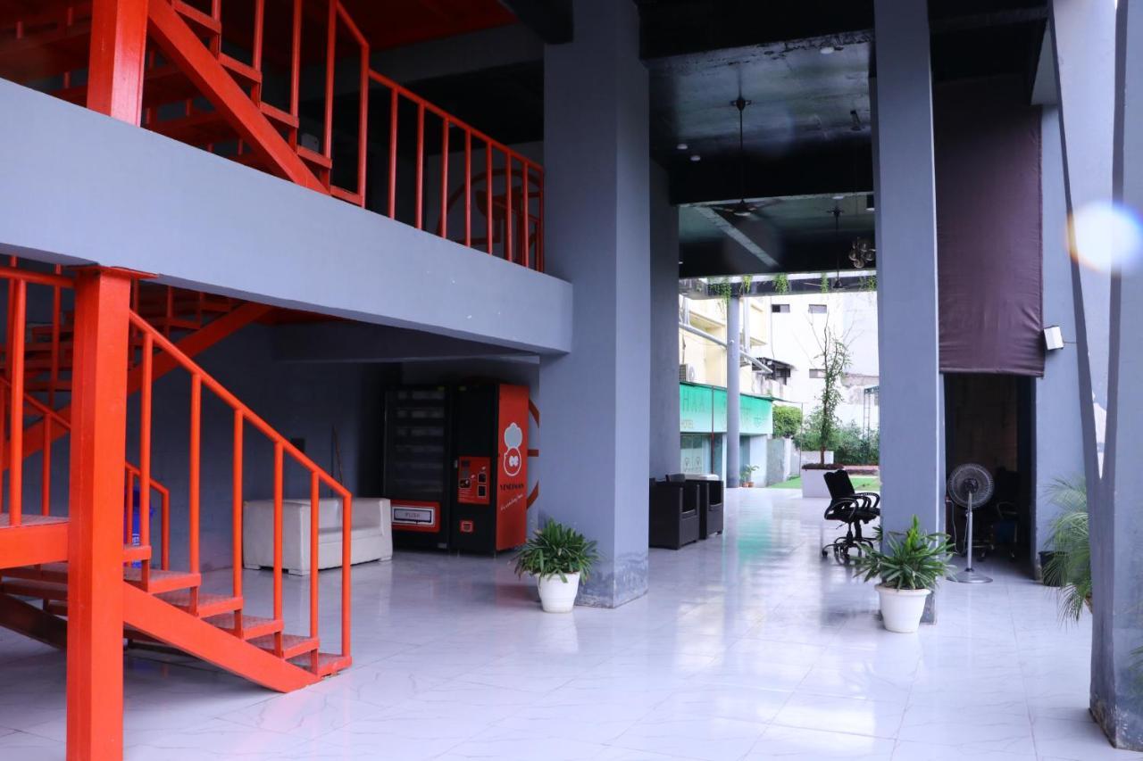 Virohaa Garden Hotel Ghaziabad Esterno foto