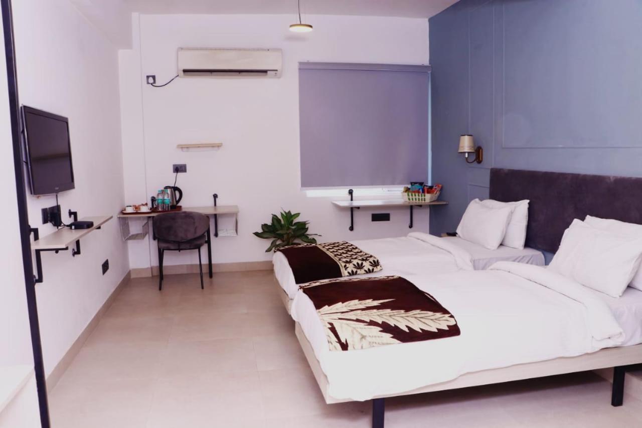 Virohaa Garden Hotel Ghaziabad Esterno foto