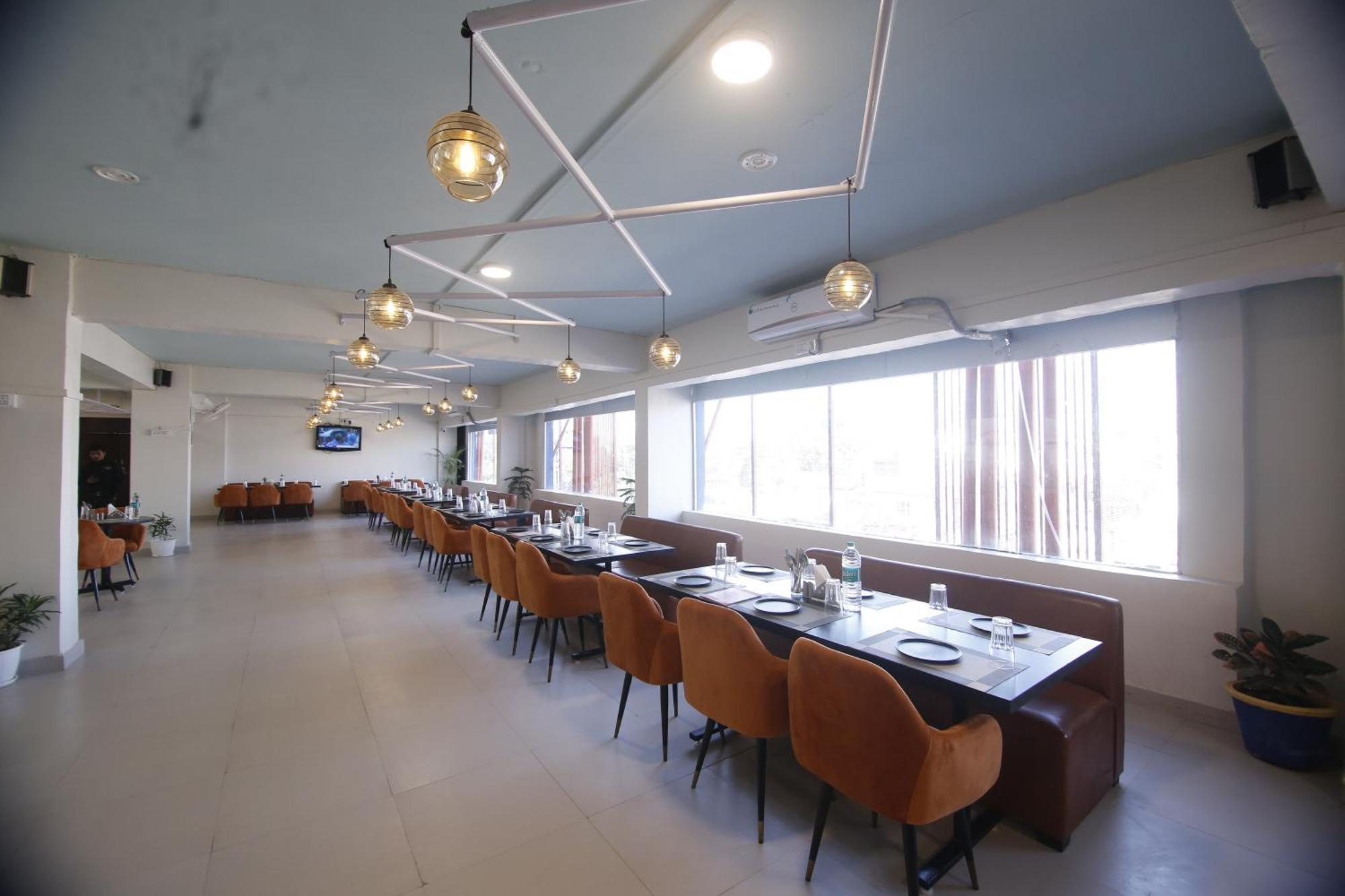Virohaa Garden Hotel Ghaziabad Esterno foto