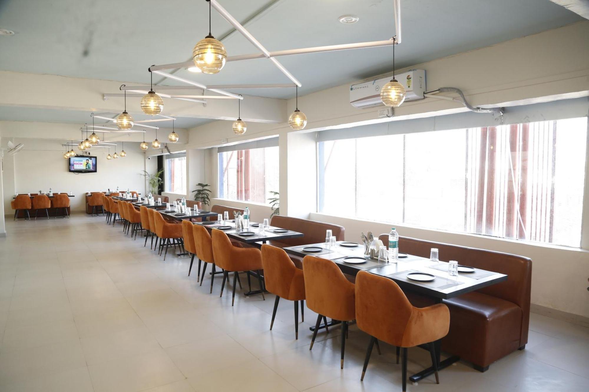 Virohaa Garden Hotel Ghaziabad Esterno foto