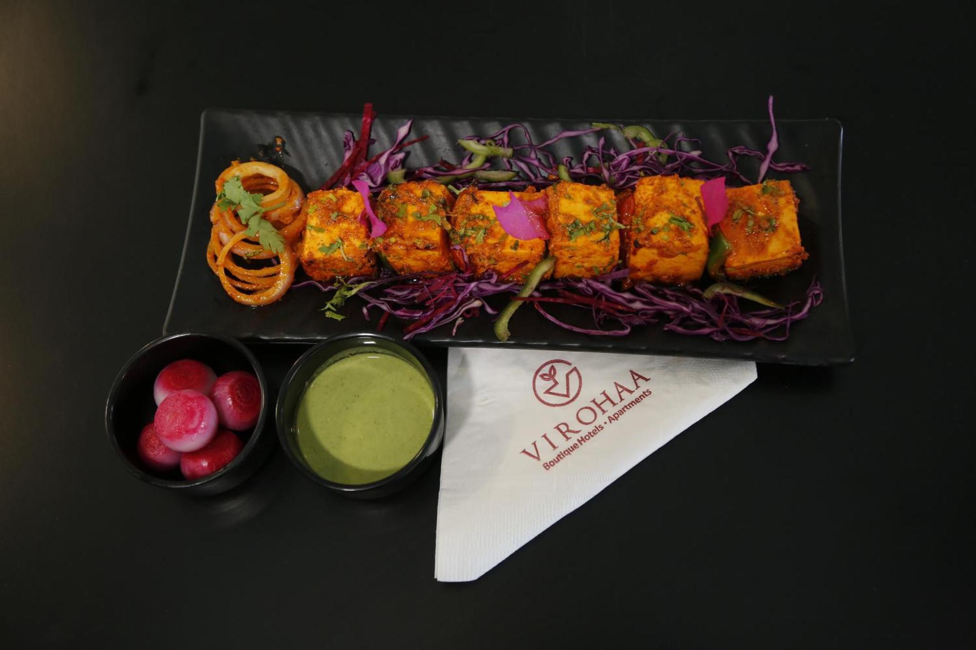 Virohaa Garden Hotel Ghaziabad Esterno foto