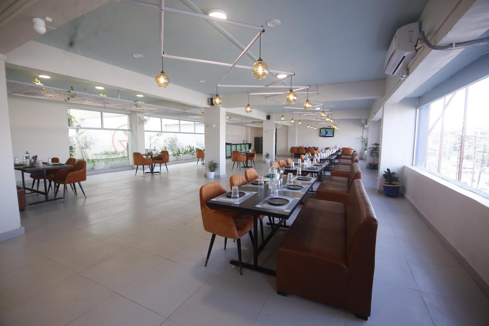 Virohaa Garden Hotel Ghaziabad Esterno foto