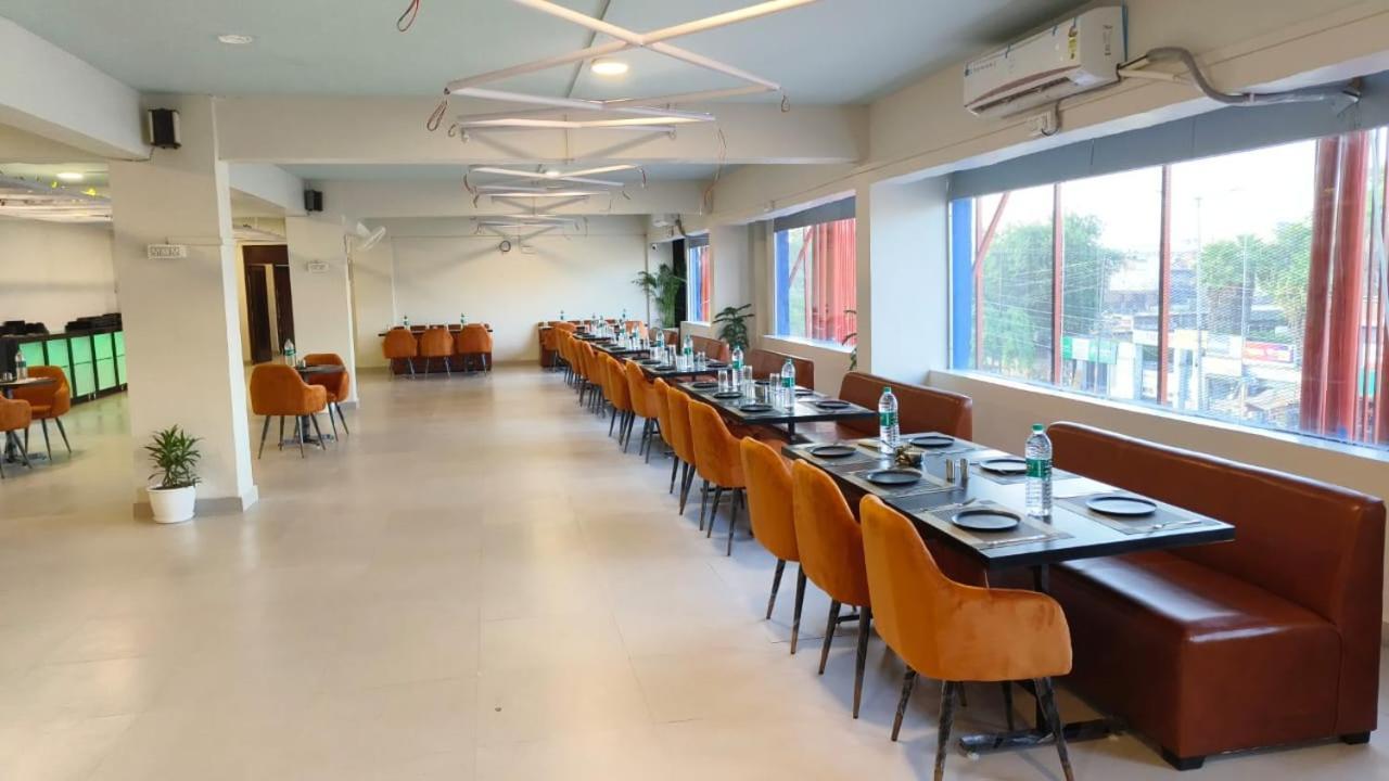 Virohaa Garden Hotel Ghaziabad Esterno foto